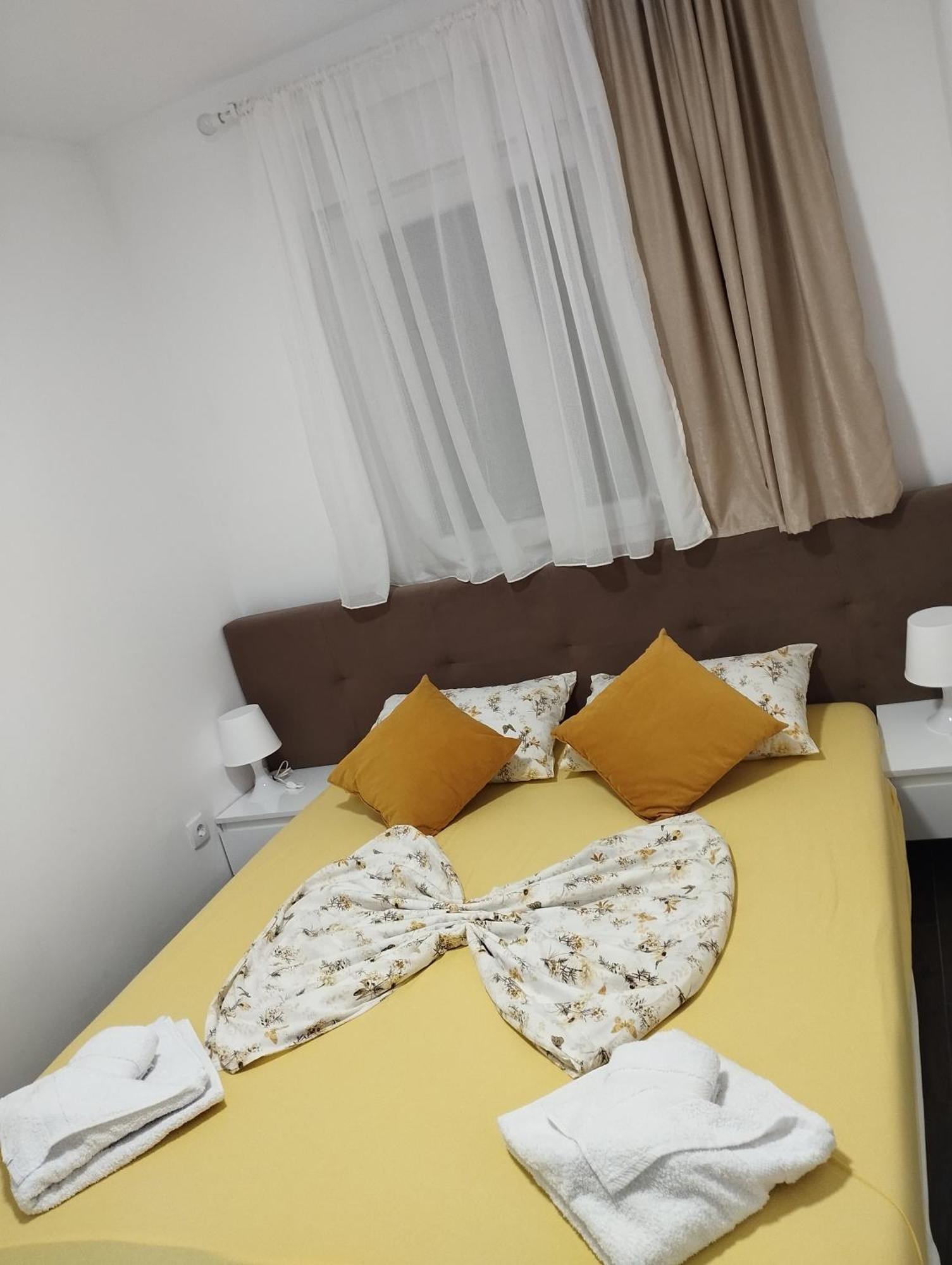 Apartment With Pool Veliko Gradište Eksteriør billede